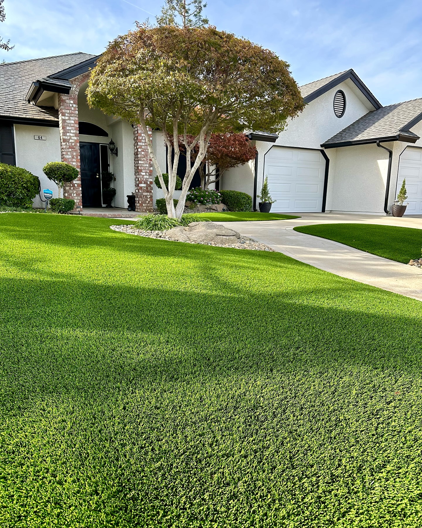 Beautiful artificial turf installation in Houston backyard